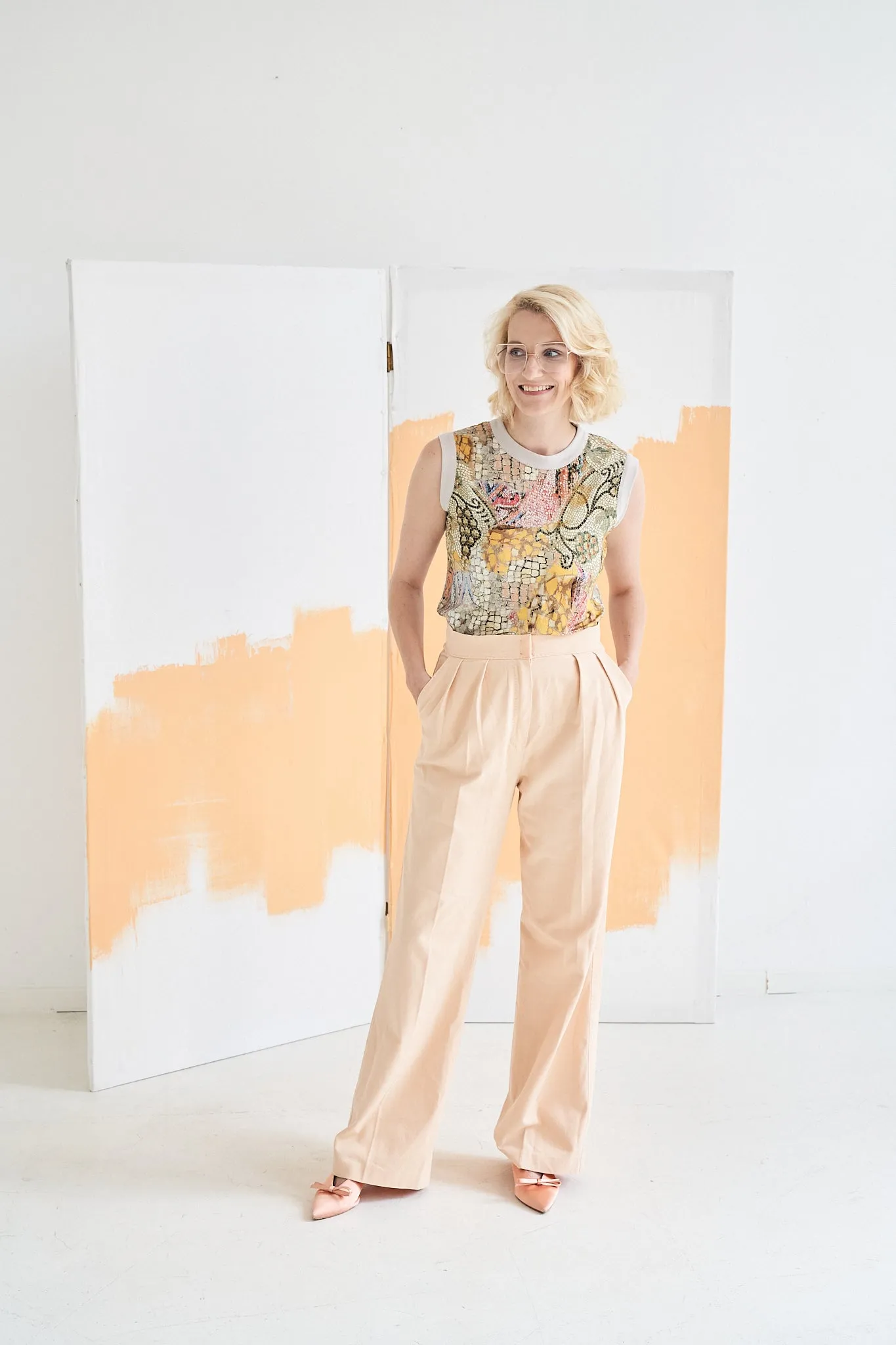 40-3 APRICOT Pleated high-rise wide trousers