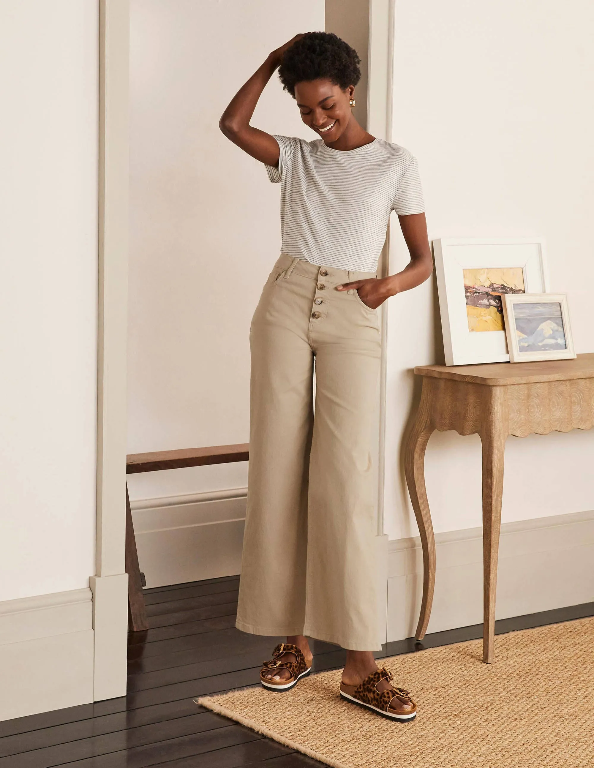 Horn Button Wide Leg Jeans-Linen