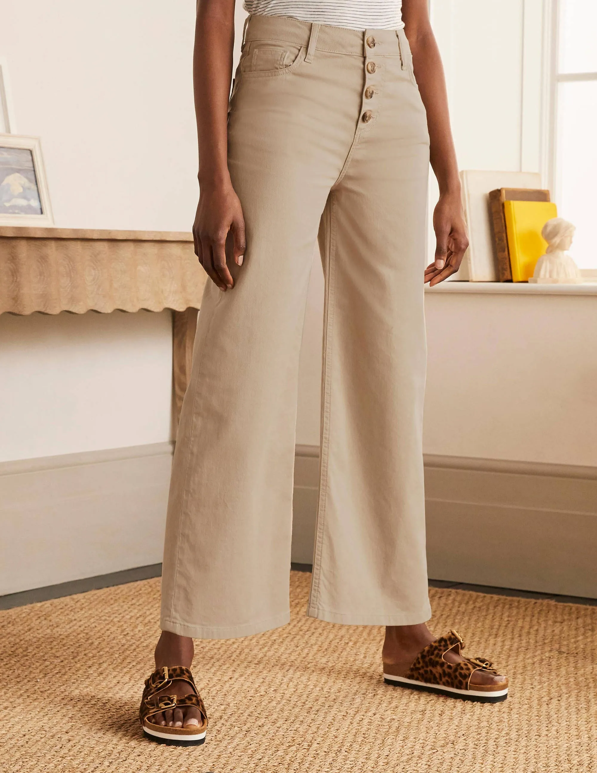 Horn Button Wide Leg Jeans-Linen