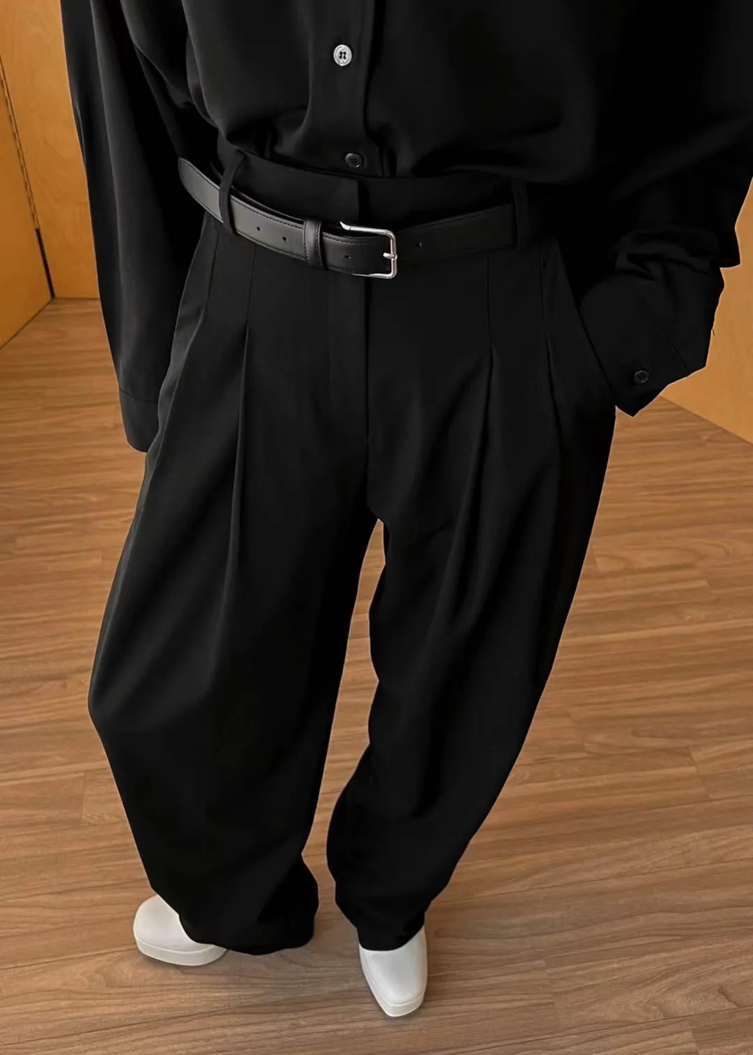 PLEATED WIDE LEG TROUSERS BLACK