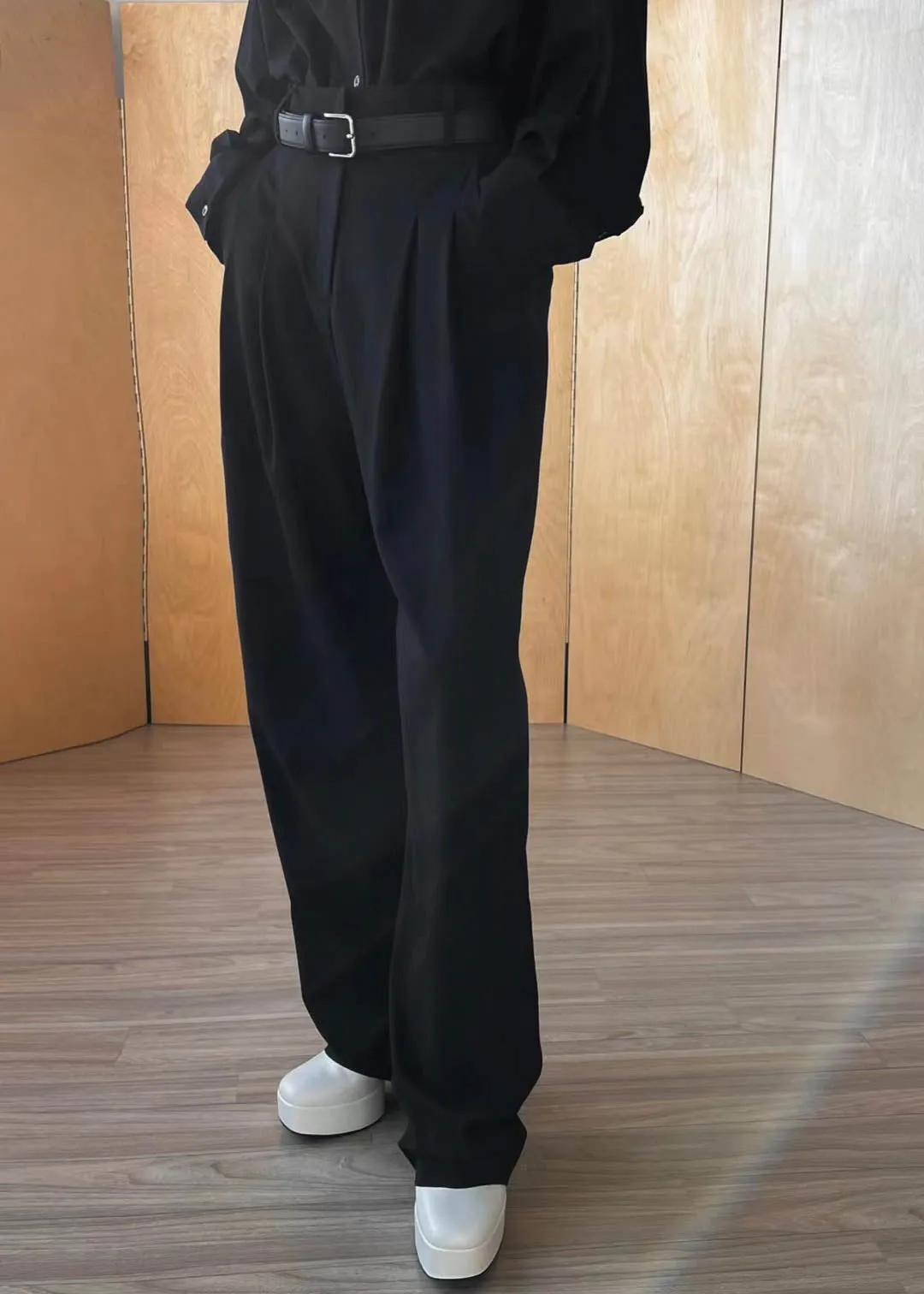 PLEATED WIDE LEG TROUSERS BLACK
